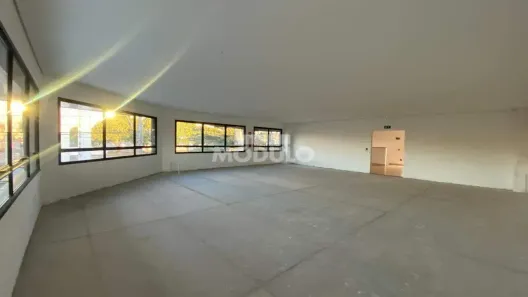 Sala Comercial para alugar, 437m² no Jardim Karaíba, Uberlândia