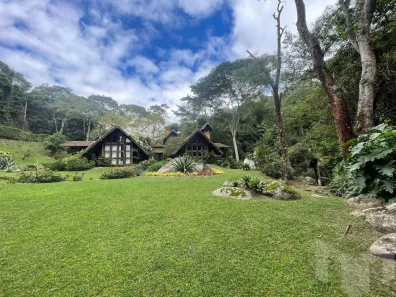 Casa de Condomínio com 4 Quartos à venda, 288m² no Cuiabá, Petrópolis