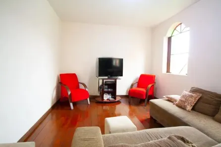 Casa com 5 Quartos à venda, 360m² no Cachoeirinha, Belo Horizonte