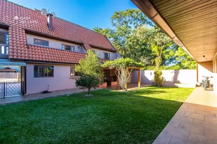 Casa com 6 Quartos para alugar, 390m² no Alto Boqueirão, Curitiba