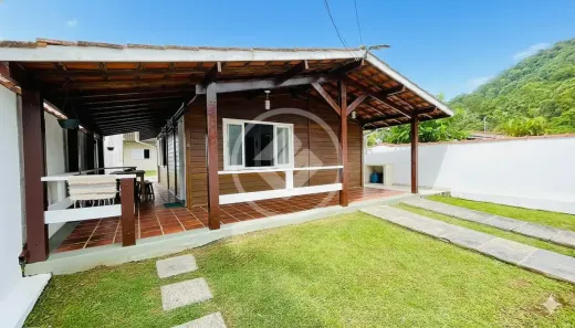 Casa com 3 Quartos para alugar, 108m² no Toninhas, Ubatuba