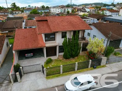 Sobrado com 4 Quartos à venda, 260m² no Iririú, Joinville
