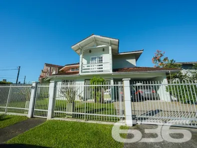 Sobrado com 3 Quartos à venda, 209m² no Saguaçu, Joinville