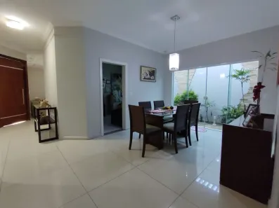 Casa com 3 Quartos para alugar, 224m² no Santa Mônica, Uberlândia