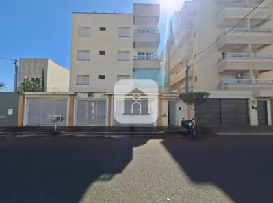 Apartamento com 2 Quartos para alugar, 52m² no Segismundo Pereira, Uberlândia