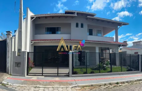 Sobrado com 4 Quartos à venda, 500m² no Centro, Penha
