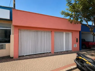 Casa com 2 Quartos para alugar, 125m² no Centro, Guararema