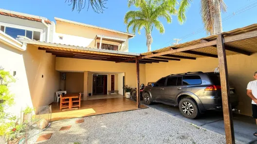 Casa com 5 Quartos à venda, 300m² no Itaperi, Fortaleza