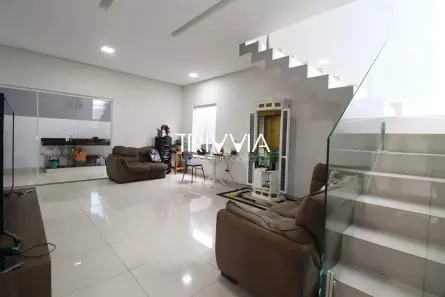 Casa com 3 Quartos para alugar, 158m² no Laranjeiras, Uberlândia