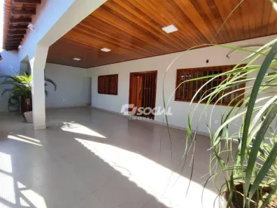 Casa com 3 Quartos à venda, 250m² no Aponiã, Porto Velho