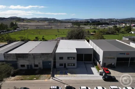 Galpão/Depósito/Armazém para alugar, 696m² no Sertão do Maruim, São José