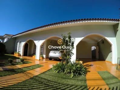 Casa com 4 Quartos à venda, 247m² no Maria Luiza, Cascavel