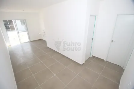 Casa de Condomínio com 2 Quartos para alugar, 43m² no Três Vendas, Pelotas