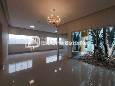 Casa com 3 Quartos à venda, 200m² no Jardim Karaíba, Uberlândia
