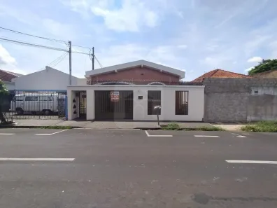 Casa com 3 Quartos para alugar, 70m² no Martins, Uberlândia