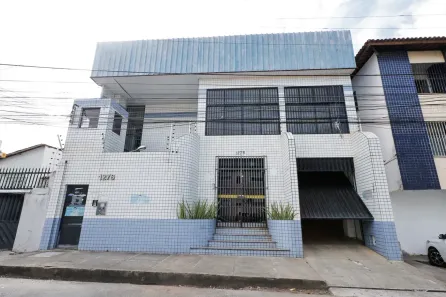 Prédio Comercial com 8 Quartos à venda, 528m² no Fátima, Fortaleza