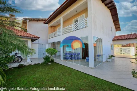 Sobrado com 4 Quartos à venda, 223m² no Balneario Continental, Peruíbe