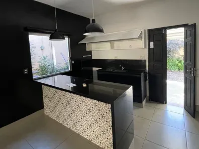 Casa com 2 Quartos para alugar, 138m² no Tabajaras, Uberlândia