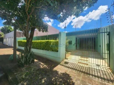 Casa com 3 Quartos para alugar, 145m² no Colina Verde, Londrina