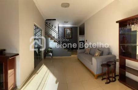 Casa com 5 Quartos à venda, 290m² no Segismundo Pereira, Uberlândia