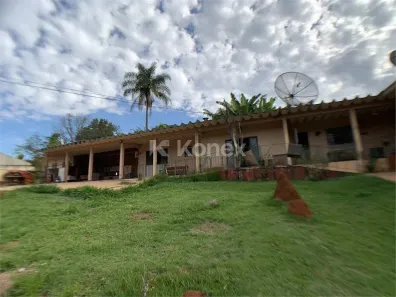 Fazenda/Sítio com 4 Quartos à venda, 375m² no Centro, Araçoiaba da Serra