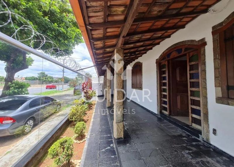 Casa com 4 quartos — Conjunto Celso Machado, Belo Horizonte