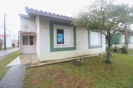 Casa de Condomínio com 2 Quartos para alugar, 52m² no Três Vendas, Pelotas