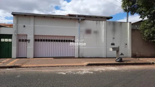 Casa com 3 Quartos à venda, 243m² no Daniel Fonseca, Uberlândia