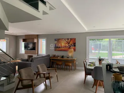 Casa de Condomínio com 4 Quartos para alugar, 300m² no Pedra Redonda, Porto Alegre