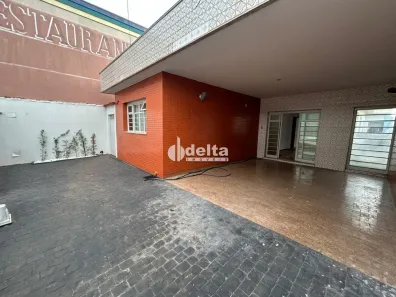 Casa com 5 Quartos para alugar, 165m² no Bom Jesus, Uberlândia