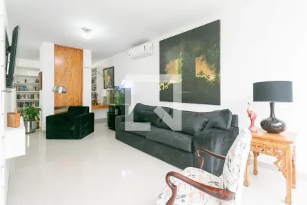 Casa com 2 Quartos à venda, 180m² no Três Figueiras, Porto Alegre