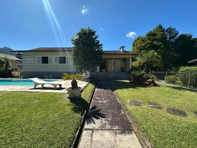 Casa com 4 Quartos à venda, 300m² no Carlos Guinle, Teresópolis
