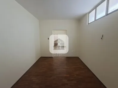 Casa com 3 Quartos para alugar, 80m² no Nossa Senhora Aparecida, Uberlândia