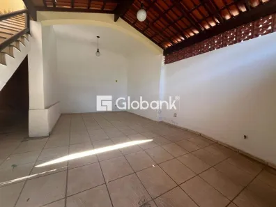 Casa com 3 Quartos para alugar, 180m² no Vila Guilhermina, Montes Claros