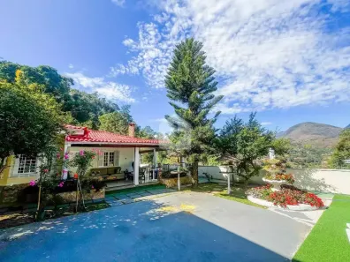 Casa com 5 Quartos à venda, 1336m² no Bonsucesso, Petrópolis