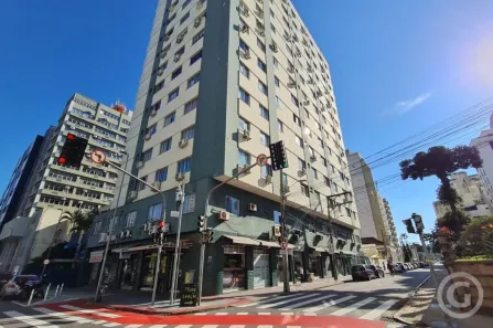 Apartamento com 2 Quartos para alugar, 75m² no Centro, Florianópolis