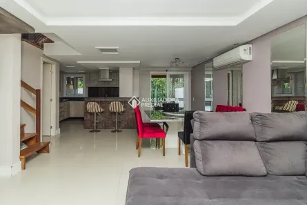 Casa de Condomínio com 3 Quartos para alugar, 200m² no Mário Quintana, Porto Alegre