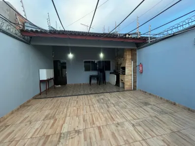 Casa com 3 Quartos para alugar, 94m² no Loteamento Bertaville, Palmas
