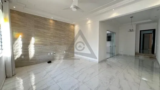 Casa com 3 Quartos para alugar, 216m² no Parque São Quirino, Campinas