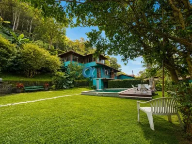 Casa com 3 Quartos para alugar, 300m² no Fazenda Inglesa, Petrópolis