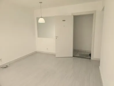 Apartamento com 3 Quartos para alugar, 70m² no Passo da Areia, Porto Alegre