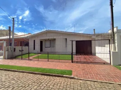 Casa com 3 Quartos para alugar, 185m² no Guarujá, Porto Alegre