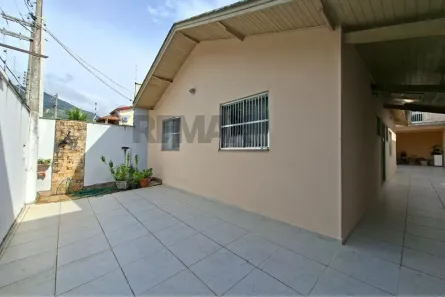 Casa com 3 Quartos à venda, 230m² no Centro, Peruíbe