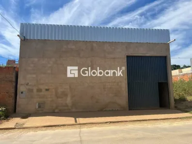 Galpão/Depósito/Armazém à venda, 180m² no Santo Inácio, Montes Claros