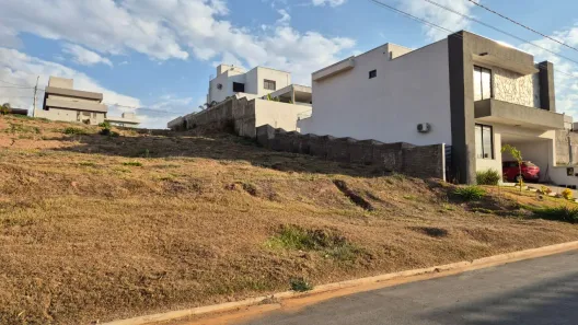 Lote/Terreno à venda, 300m² no Jardins Porto, Senador Canedo