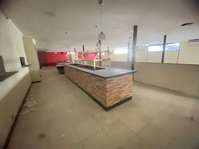 Ponto Comercial à venda, 700m² no Imbetiba, Macaé
