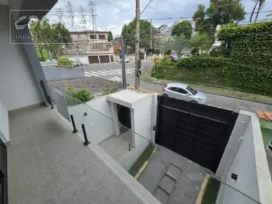 Sobrado com 3 Quartos à venda, 226m² no Vila Scarpelli, Santo André