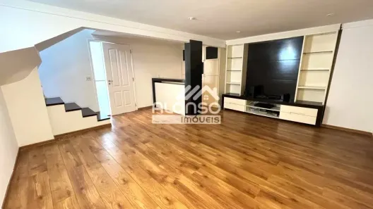 Sobrado com 3 Quartos à venda, 250m² no Granja Viana, Cotia