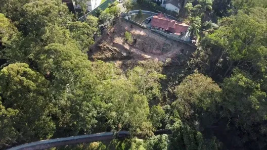 Lote/Terreno à venda, 1476m² no Serra dos Lagos (Jordanésia), Cajamar