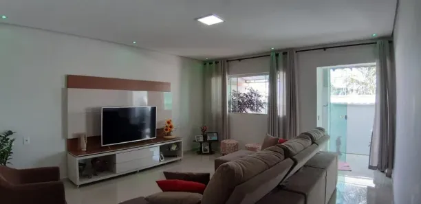 Casa com 4 Quartos à venda, 310m² no Laranjeiras, Uberlândia